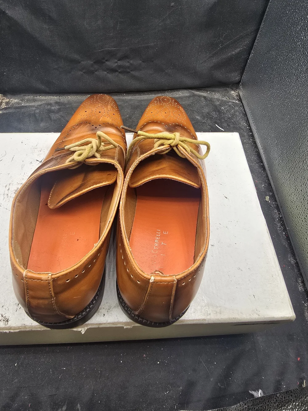 Men's Tan Leather Brogue Derby Shoes — Elegant Burnished Finish